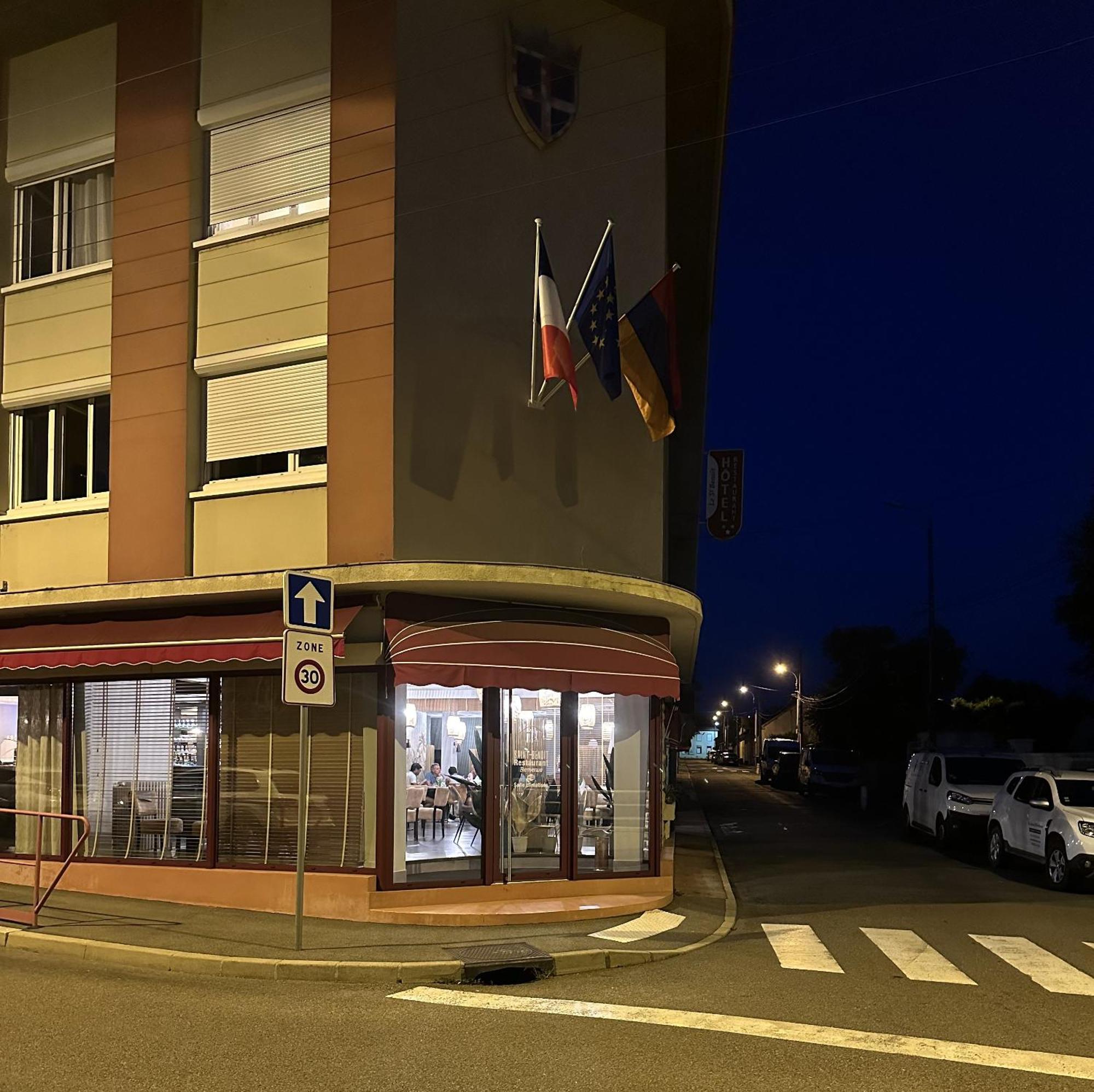 Hotel Restaurant Saint-Benoit Gueugnon Bagian luar foto
